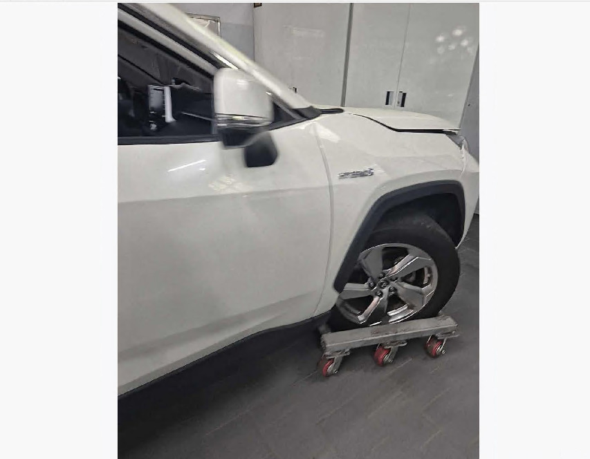 토요타 RAV4 Hybrid AWD