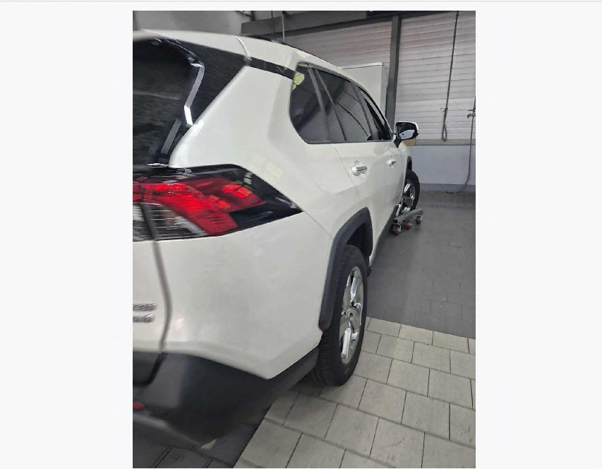 토요타 RAV4 Hybrid AWD