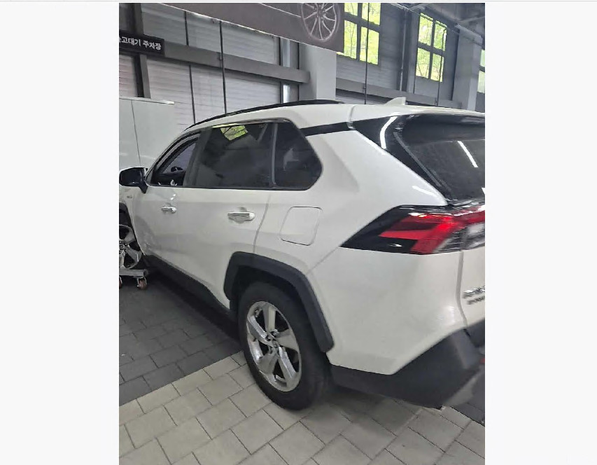 토요타 RAV4 Hybrid AWD