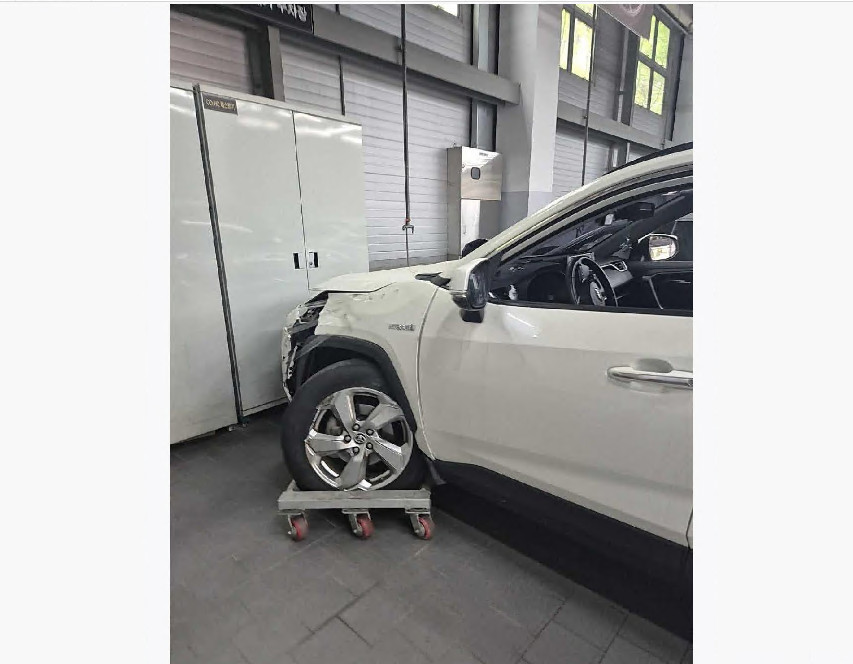 토요타 RAV4 Hybrid AWD