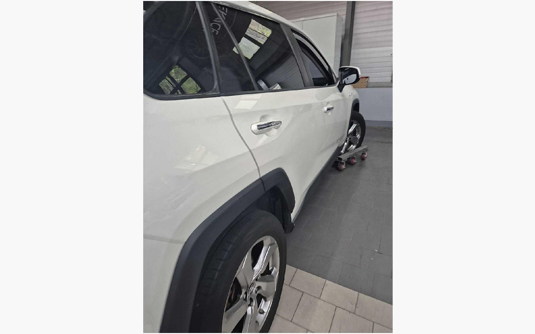 토요타 RAV4 Hybrid AWD