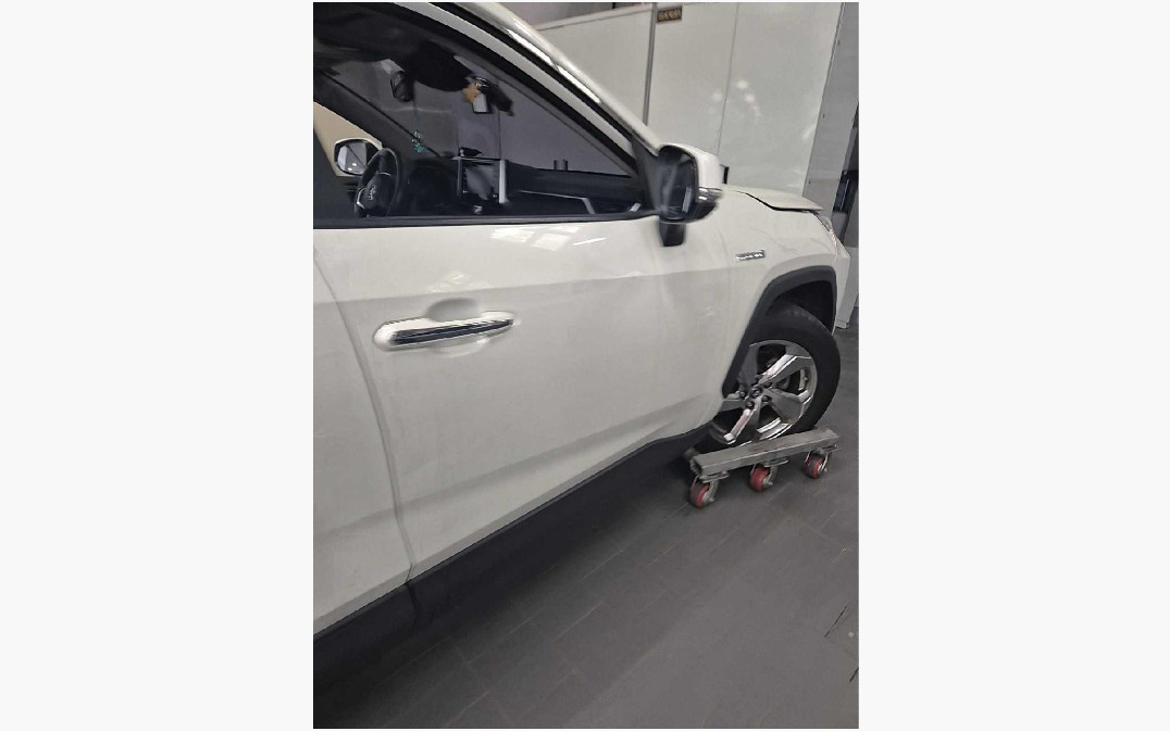 토요타 RAV4 Hybrid AWD