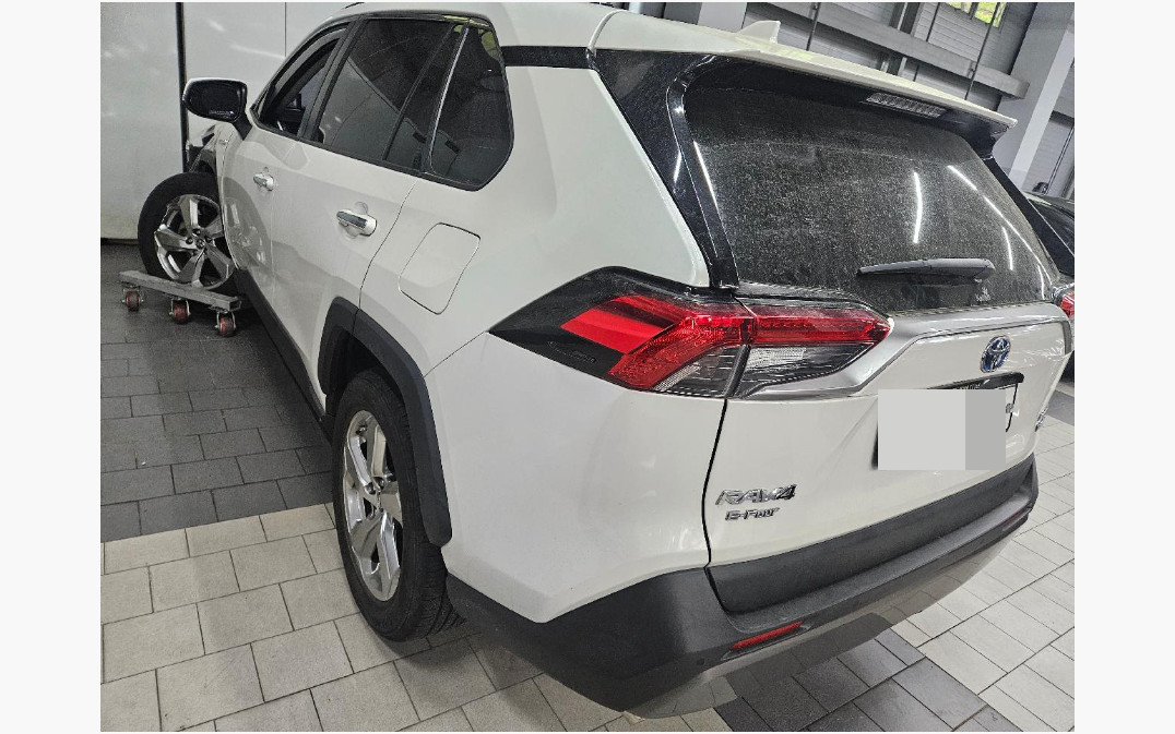 토요타 RAV4 Hybrid AWD