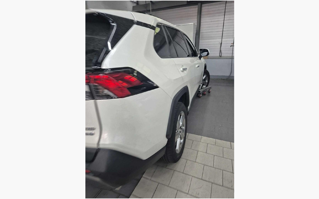 토요타 RAV4 Hybrid AWD