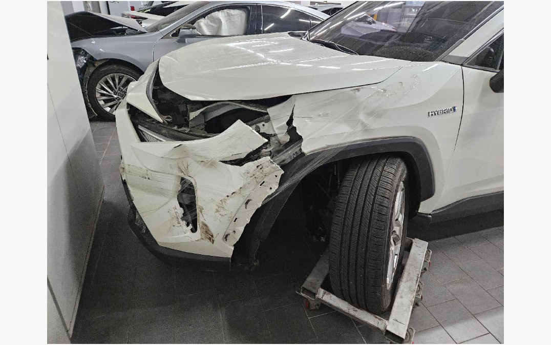 토요타 RAV4 Hybrid AWD