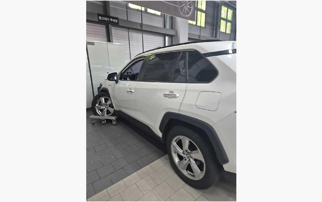 토요타 RAV4 Hybrid AWD