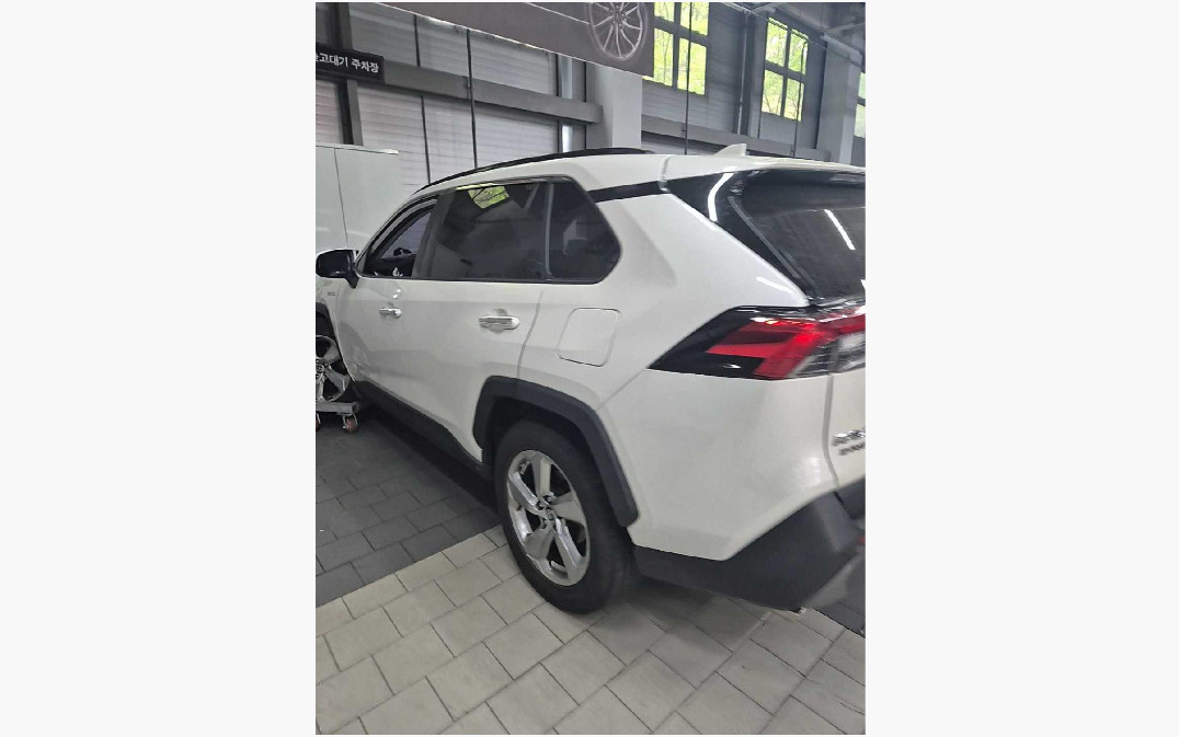 토요타 RAV4 Hybrid AWD
