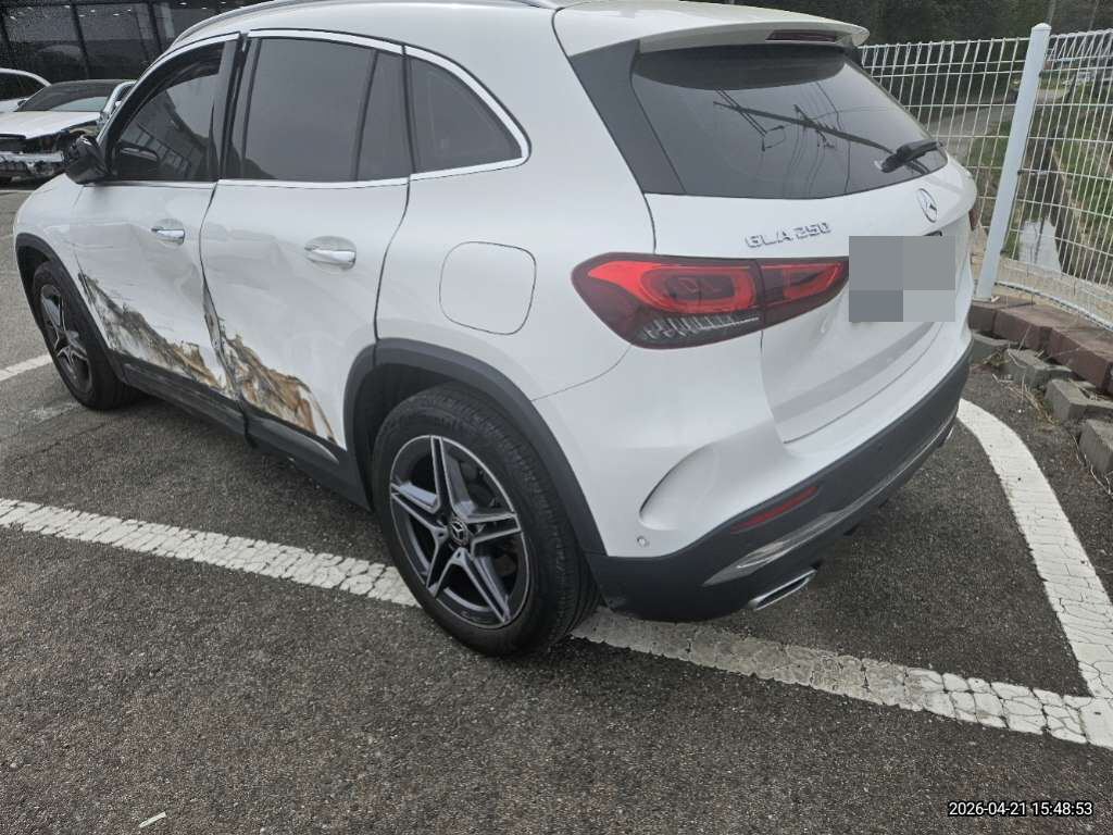 Mercedes-Benz GLA250 4MATIC