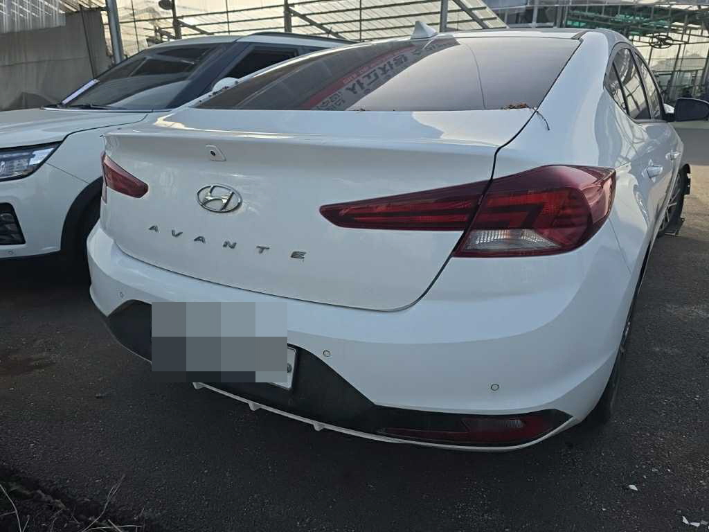 아반떼(AVANTE)