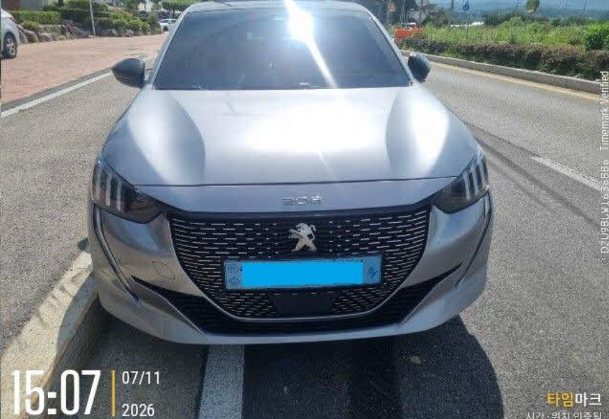 Peugeot e-208