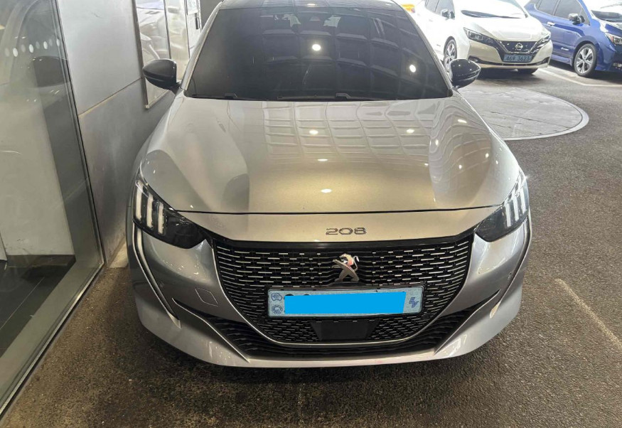 Peugeot e-208