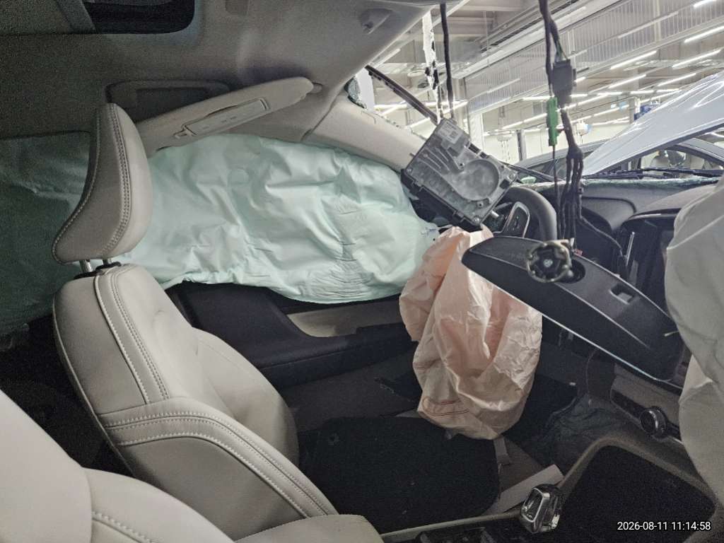 볼보 XC40B4 AWD