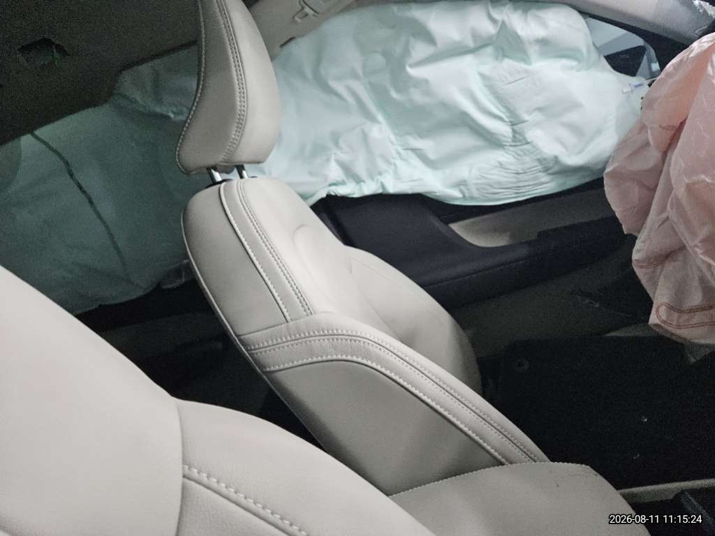 볼보 XC40B4 AWD