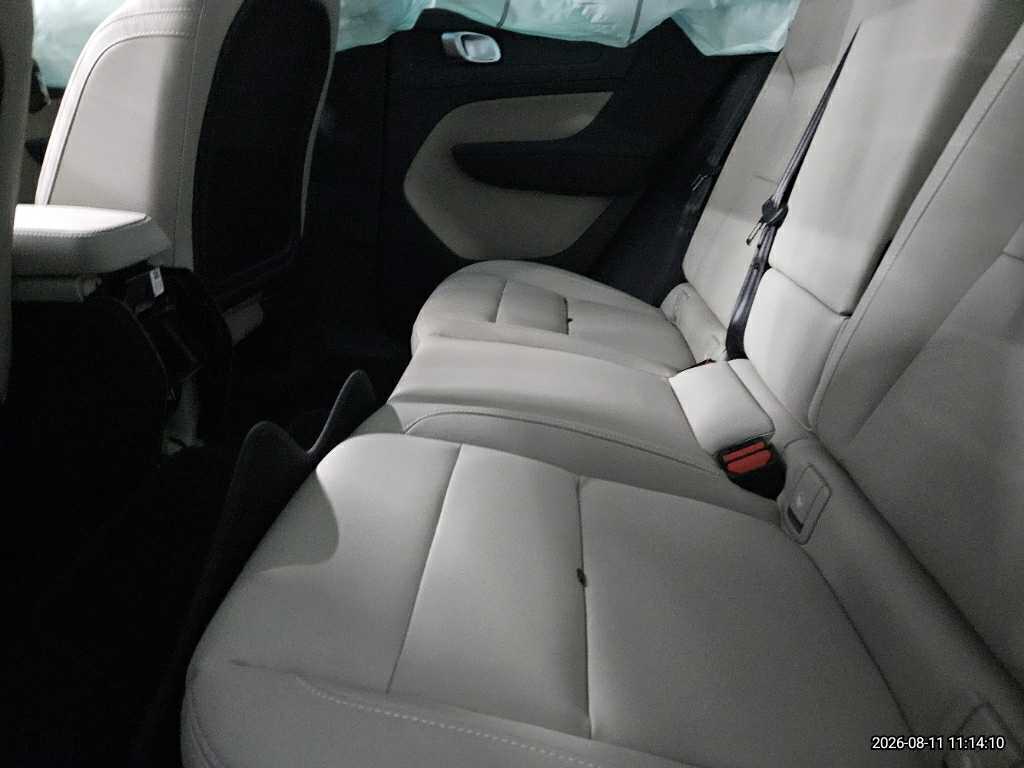 볼보 XC40B4 AWD