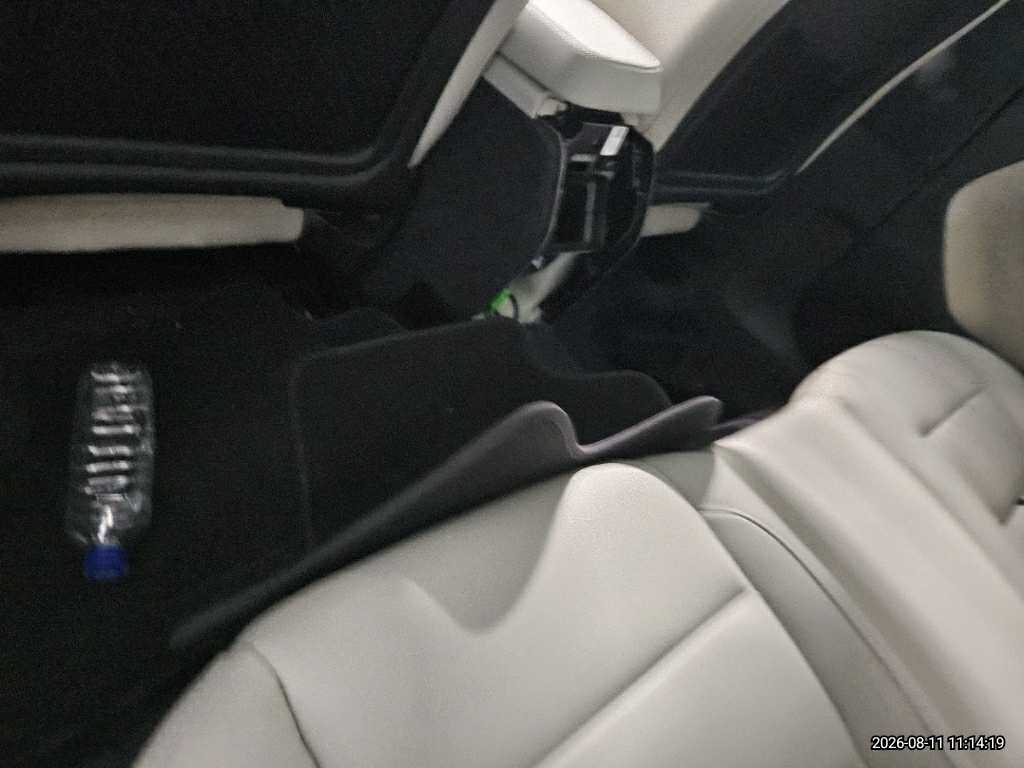 볼보 XC40B4 AWD