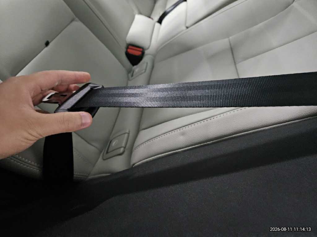 볼보 XC40B4 AWD