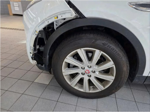 재규어 E-PACE D180