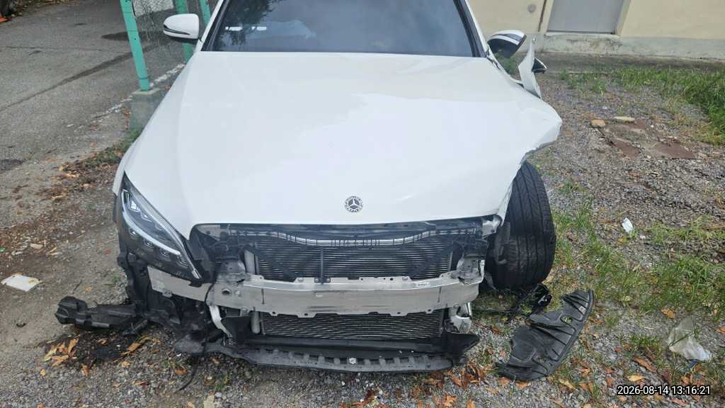 Mercedes-Benz C200