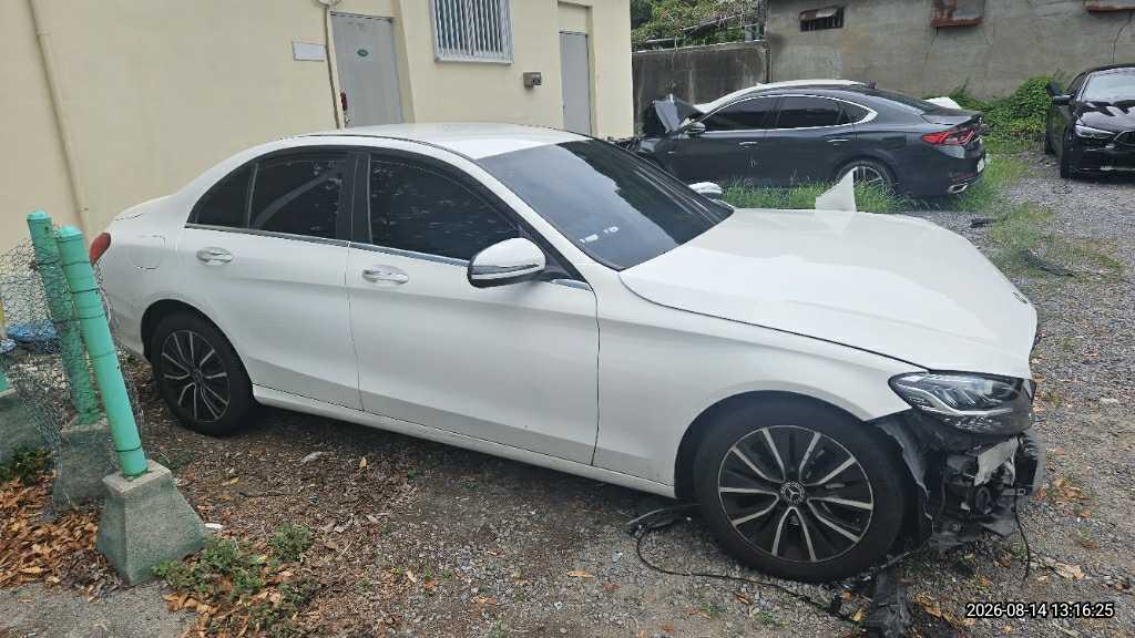 Mercedes-Benz C200