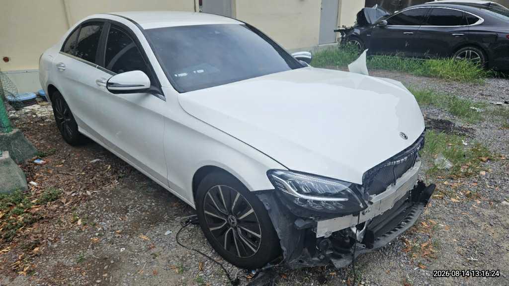 Mercedes-Benz C200
