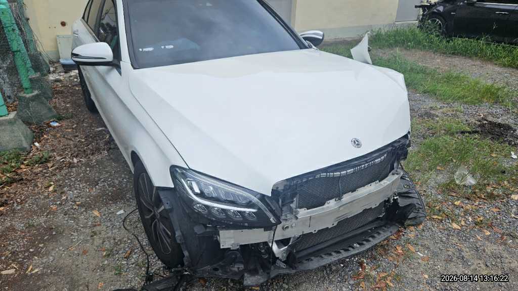 Mercedes-Benz C200