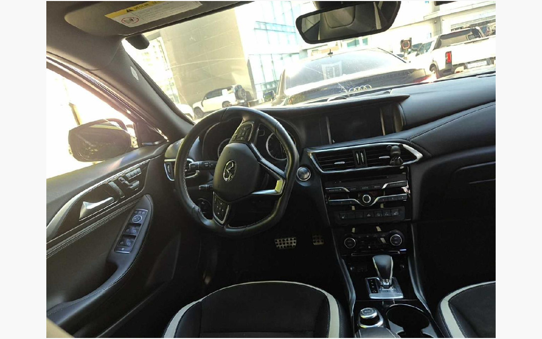 INFINITI Q30