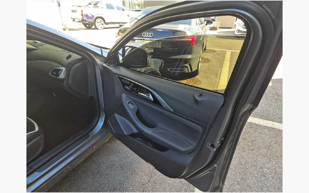 INFINITI Q30