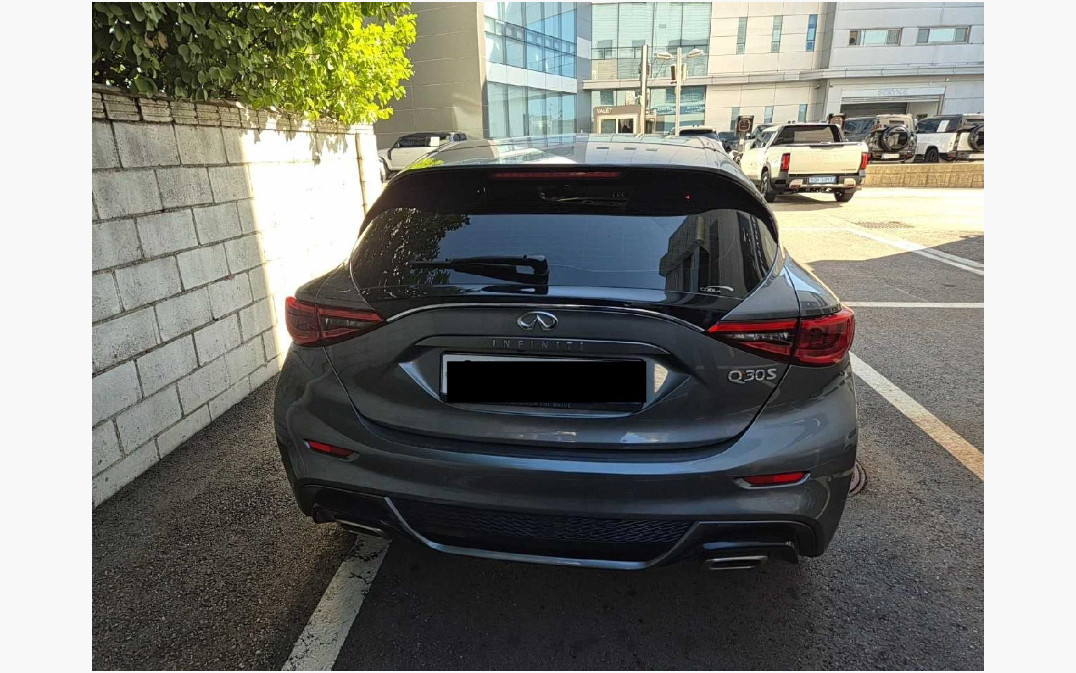 INFINITI Q30