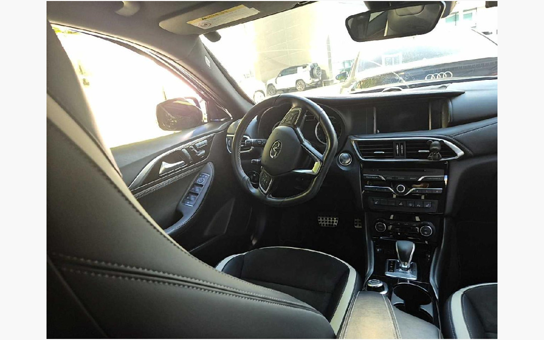 INFINITI Q30