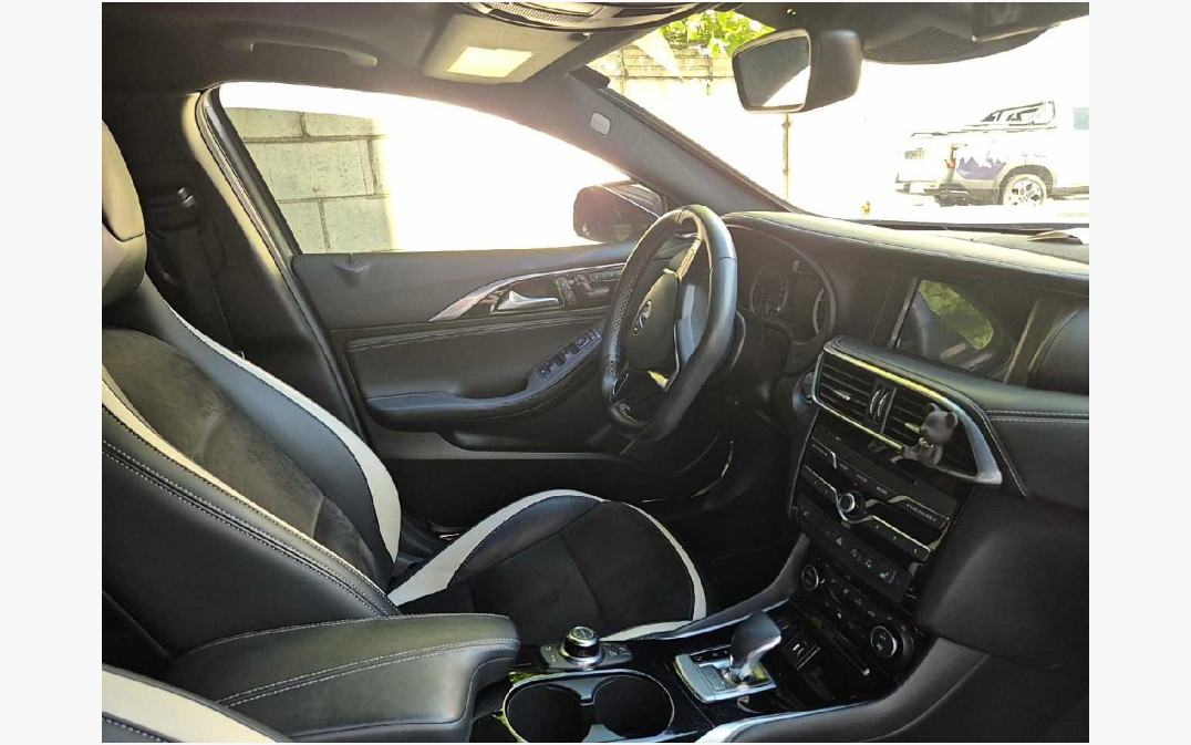 INFINITI Q30