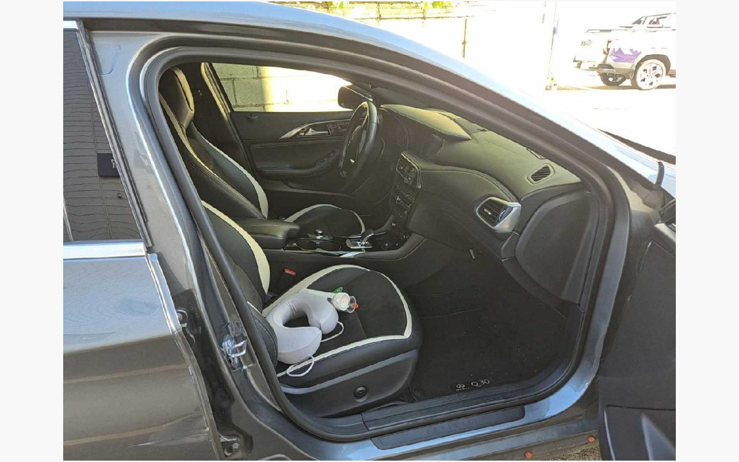 INFINITI Q30